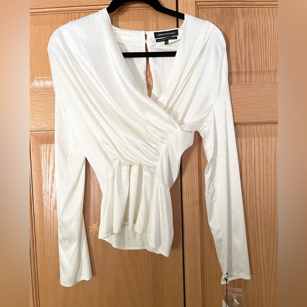 NWT SOMETHING NAVY CREAM BLOUSE